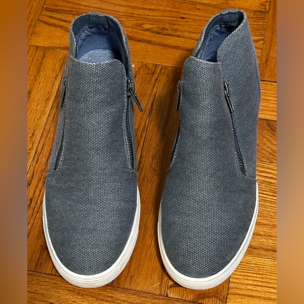 Cushionaire Hart Hidden Wedge Sneaker